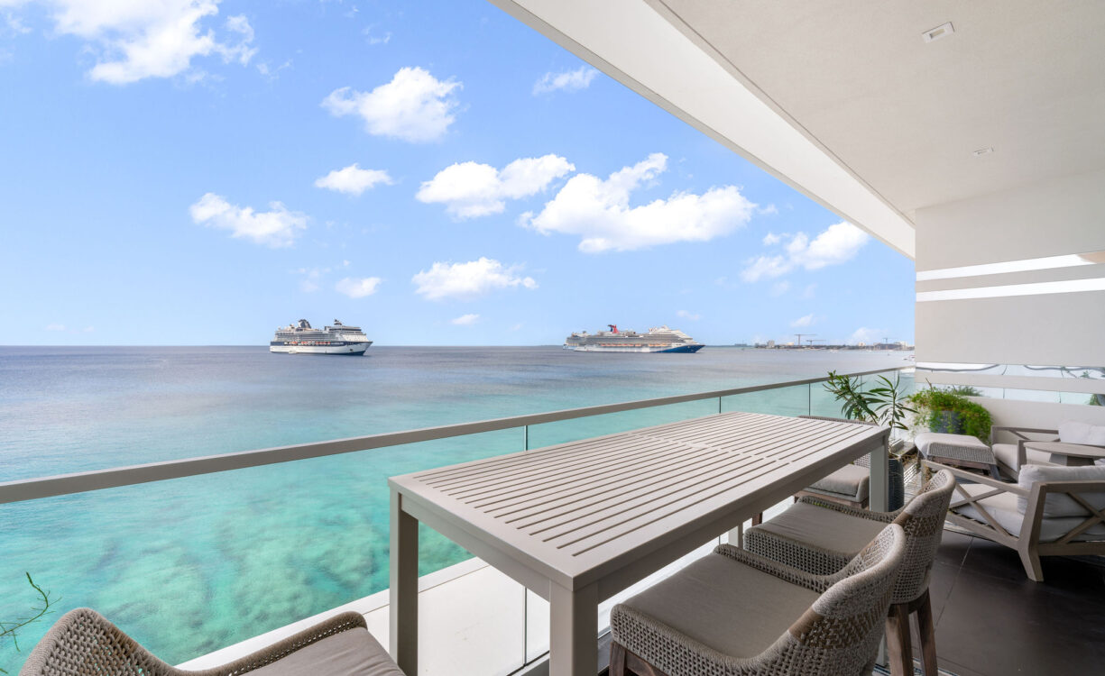 FIN 27, OCEANFRONT CONDO