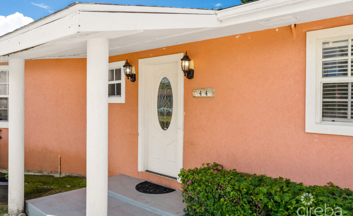 RARE  4 BEDROOM DOUBLE LOT PROPERTY WITH SPACE & POSSIBILITIES IN PROSPECT