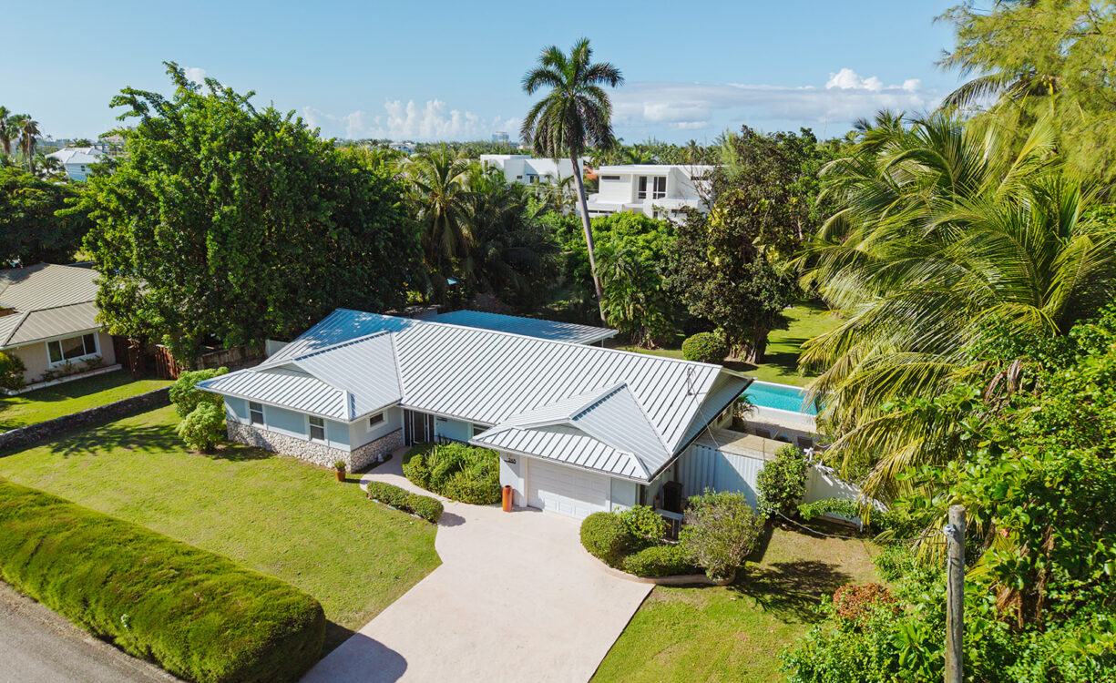 RARE DOUBLE-LOT OASIS BUNGALOW  WITH POOL IN SNUG HARBOUR