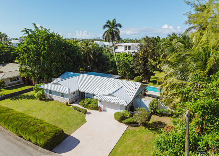RARE DOUBLE-LOT OASIS BUNGALOW  WITH POOL IN SNUG HARBOUR