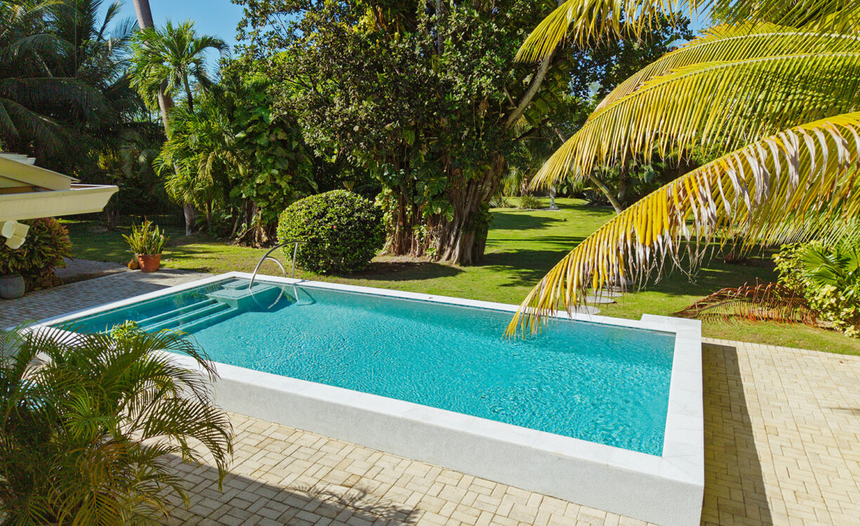 RARE DOUBLE-LOT OASIS BUNGALOW  WITH POOL IN SNUG HARBOUR