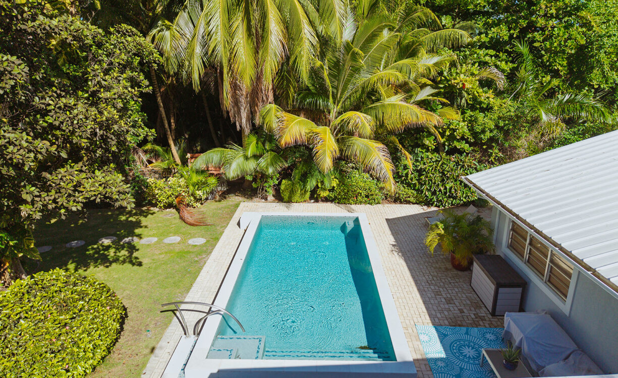 RARE DOUBLE-LOT OASIS BUNGALOW  WITH POOL IN SNUG HARBOUR