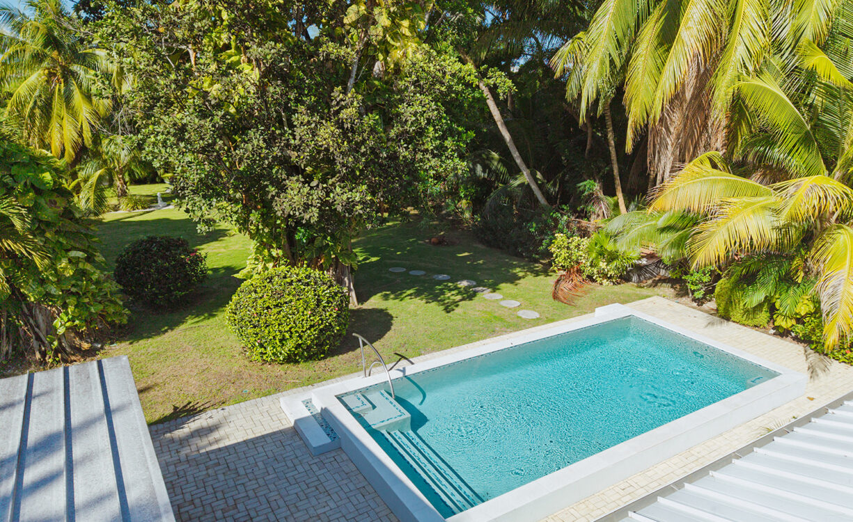 RARE DOUBLE-LOT OASIS BUNGALOW  WITH POOL IN SNUG HARBOUR