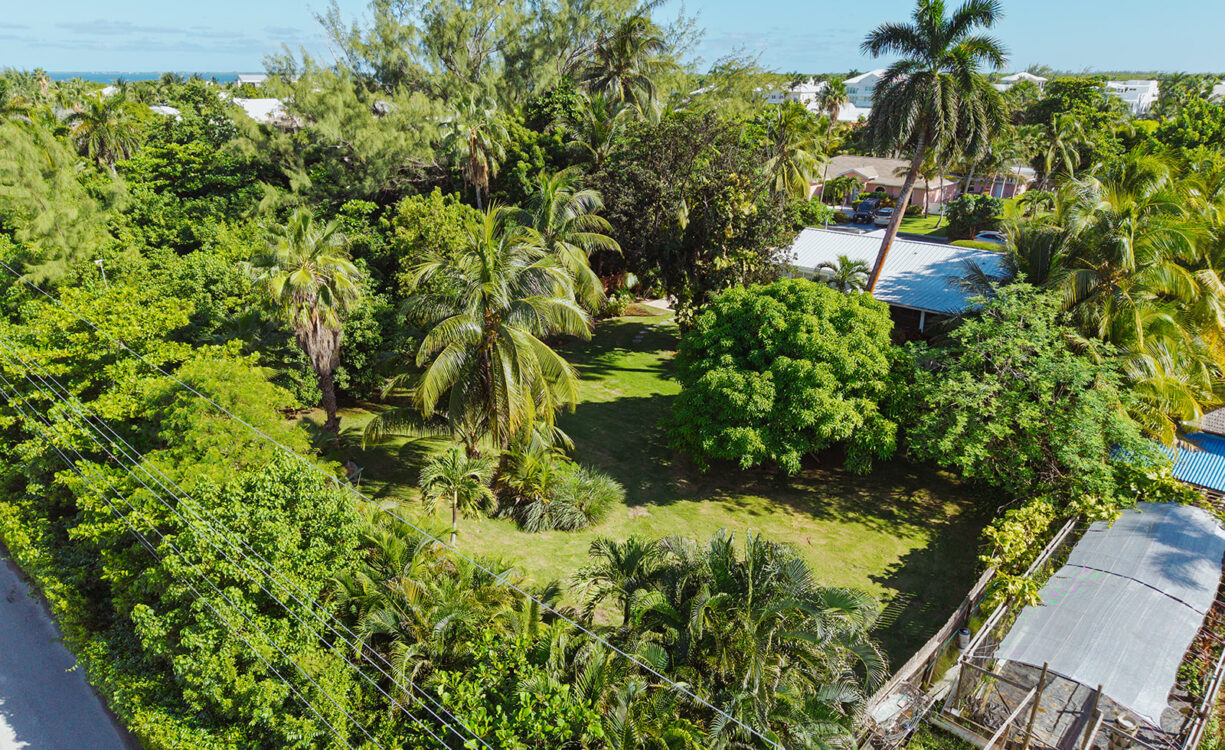 RARE DOUBLE-LOT OASIS BUNGALOW  WITH POOL IN SNUG HARBOUR