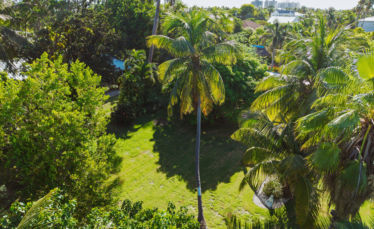 RARE DOUBLE-LOT OASIS BUNGALOW  WITH POOL IN SNUG HARBOUR