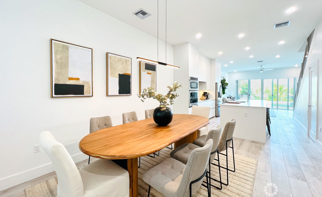 AURA 2 BED PLUS DEN, 2.5 BATH TOWNHOUSE
