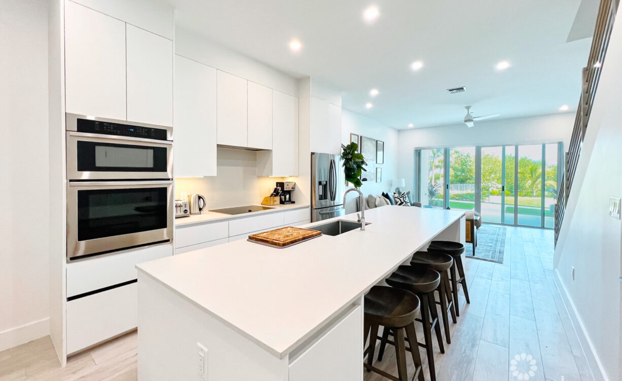 AURA 2 BED PLUS DEN, 2.5 BATH TOWNHOUSE