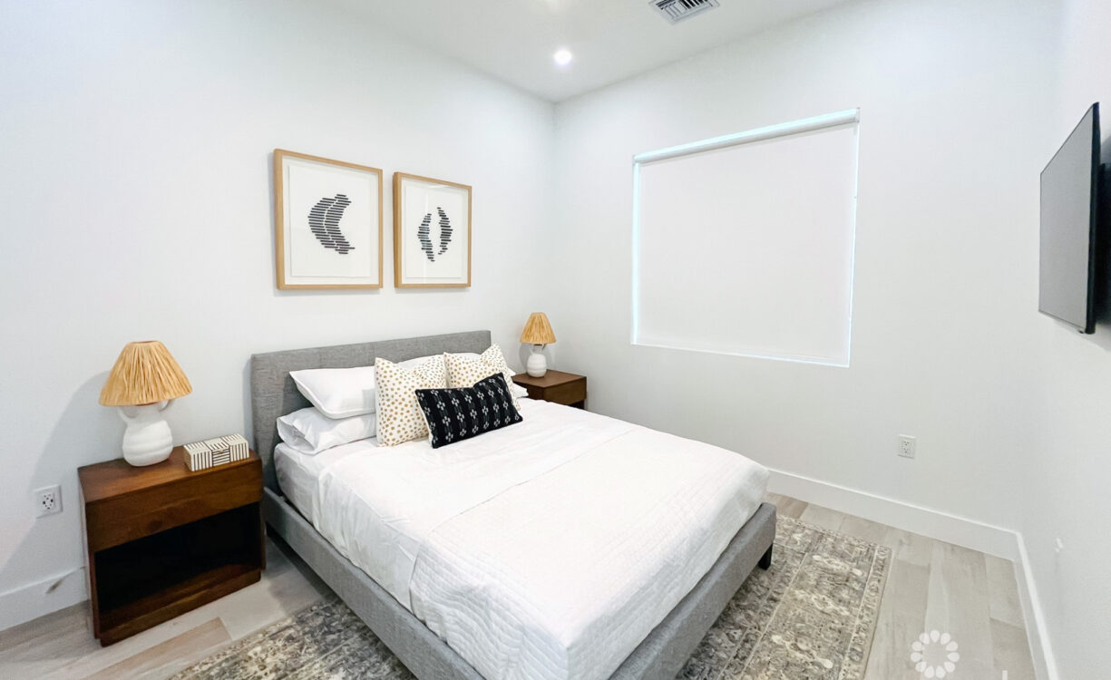 AURA 2 BED PLUS DEN, 2.5 BATH TOWNHOUSE