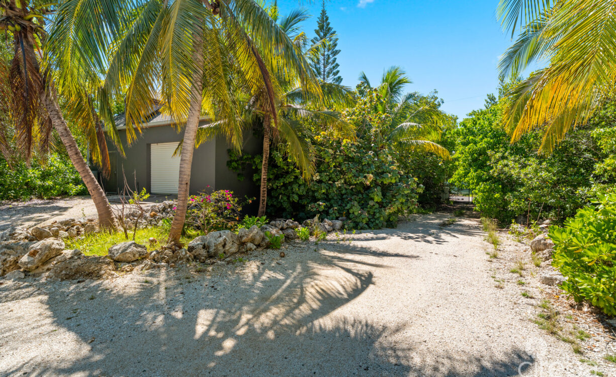 CANAL-FRONT FAMILY HOME WITH DOCK | PROSPECT, GRAND CAYMAN