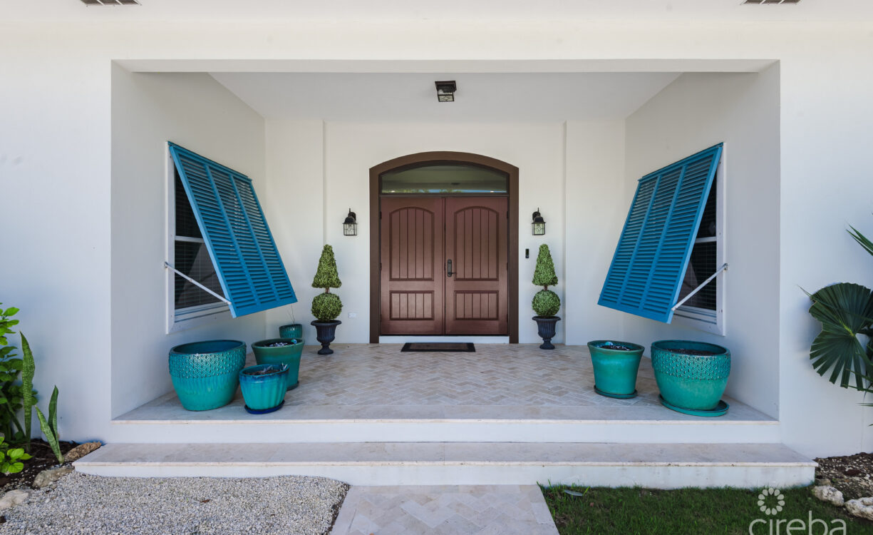 SEVEN MILE BEACH CORRIDOR FAMILY HOME