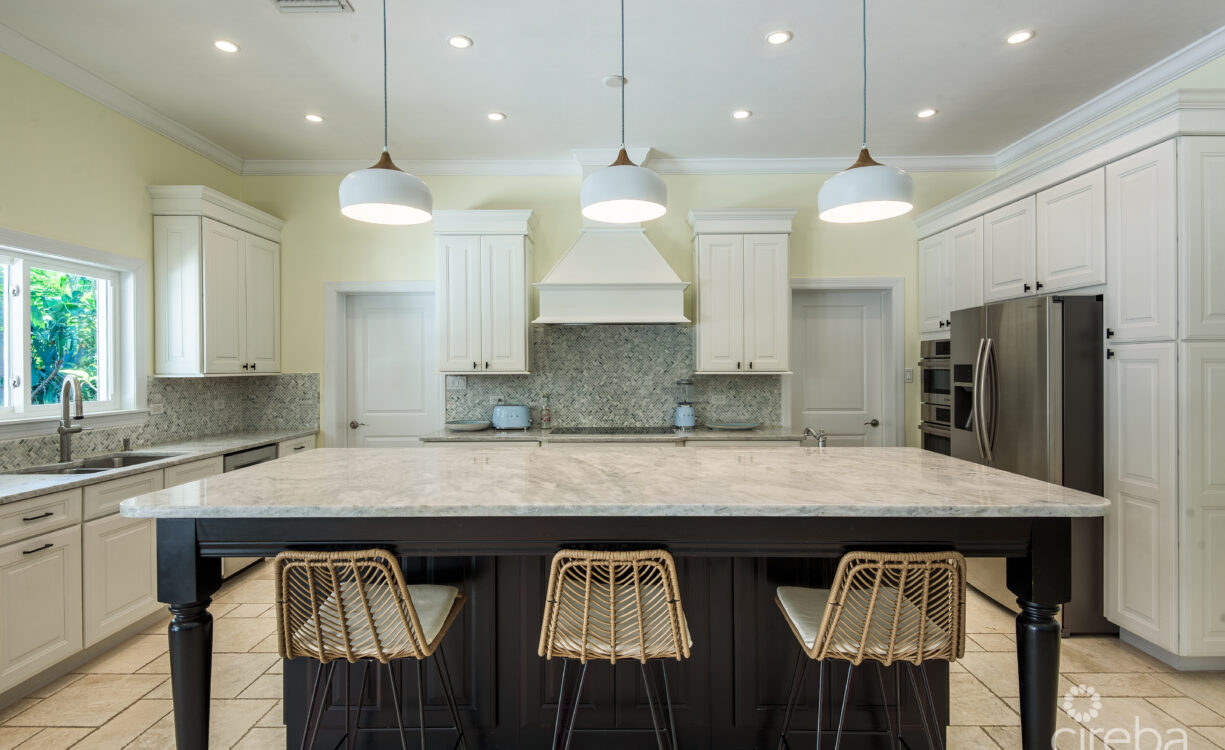 SEVEN MILE BEACH CORRIDOR FAMILY HOME