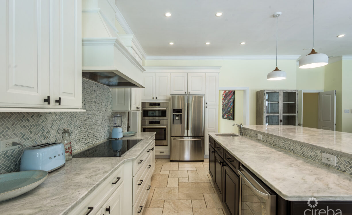 SEVEN MILE BEACH CORRIDOR FAMILY HOME