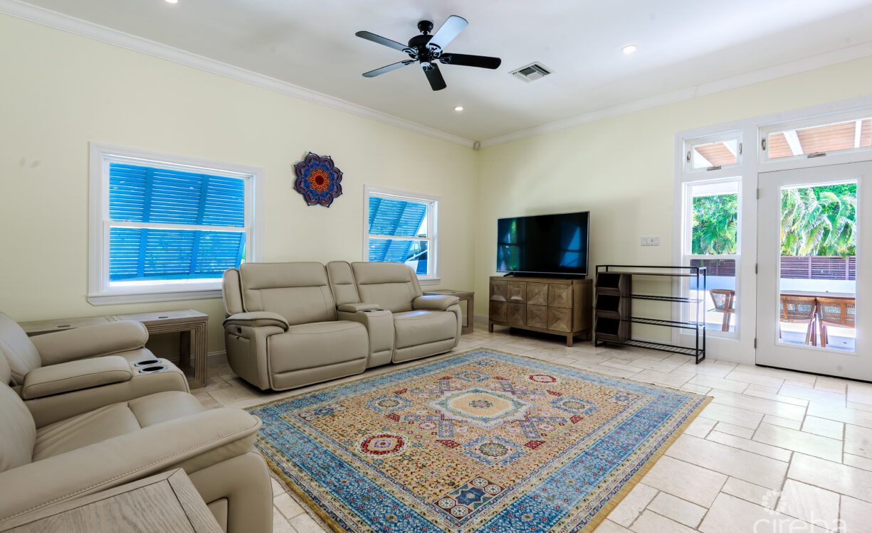 SEVEN MILE BEACH CORRIDOR FAMILY HOME