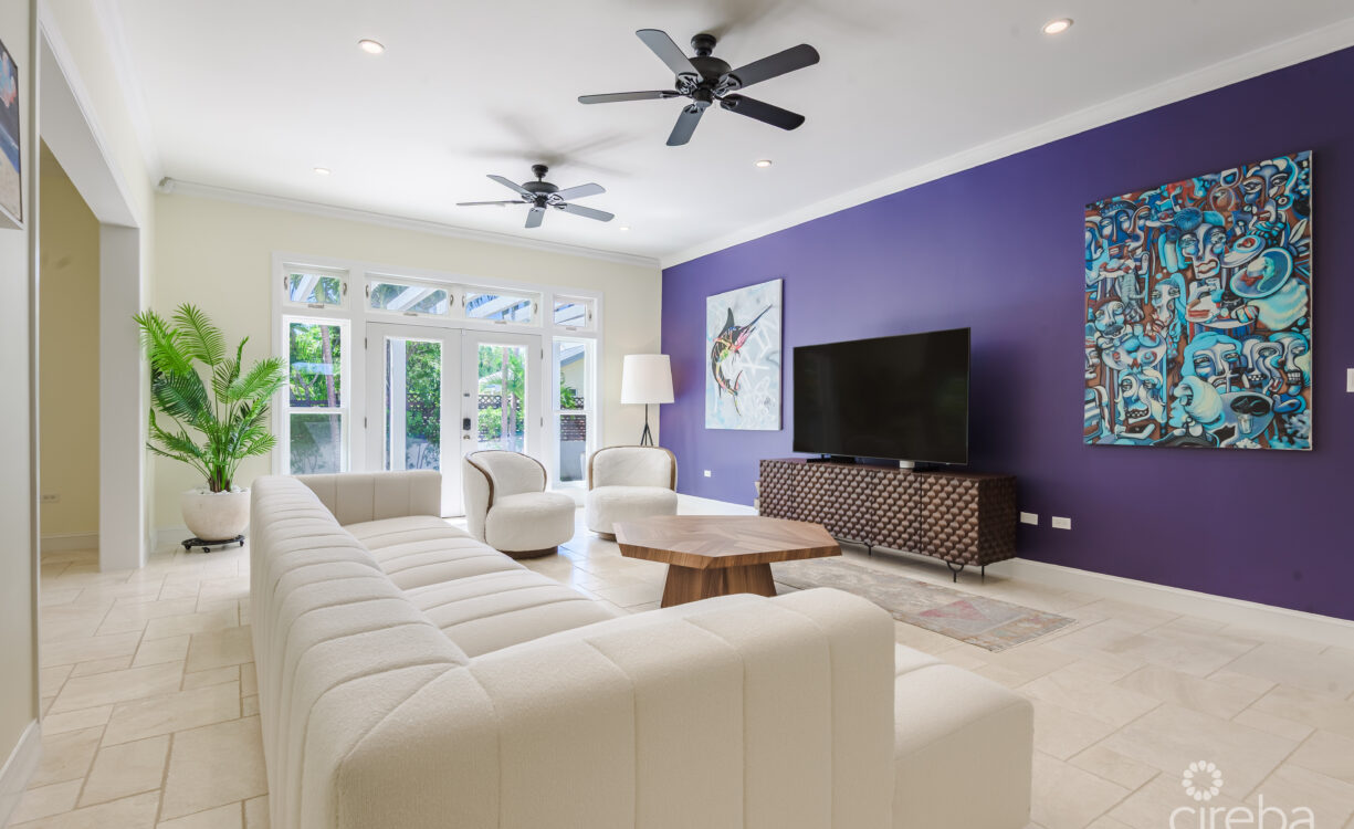 SEVEN MILE BEACH CORRIDOR FAMILY HOME