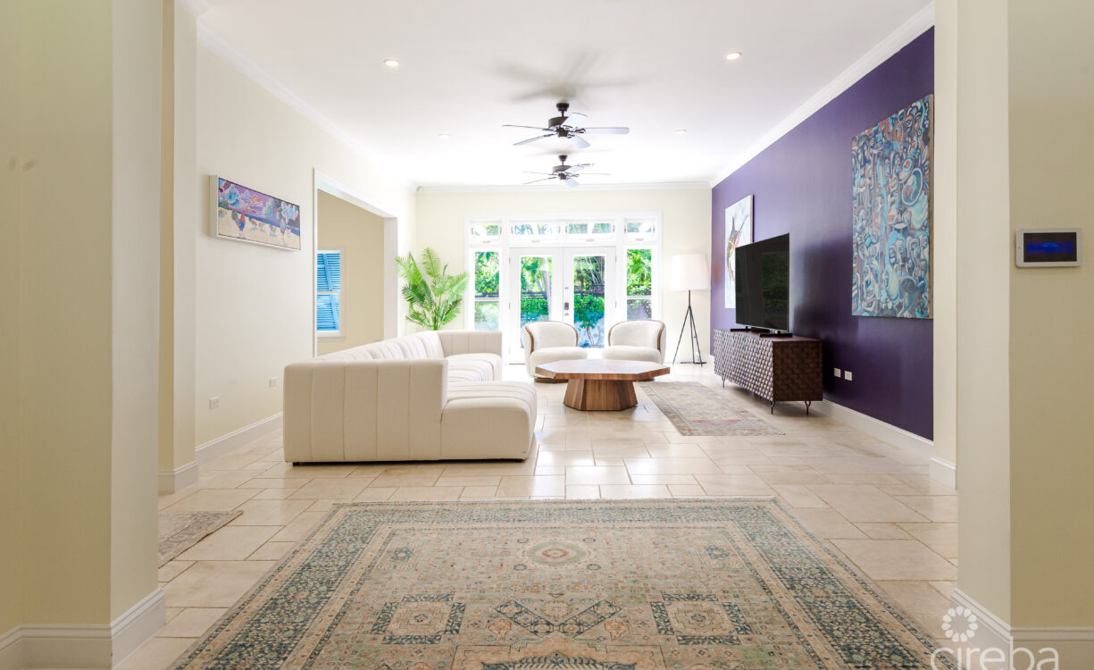 SEVEN MILE BEACH CORRIDOR FAMILY HOME