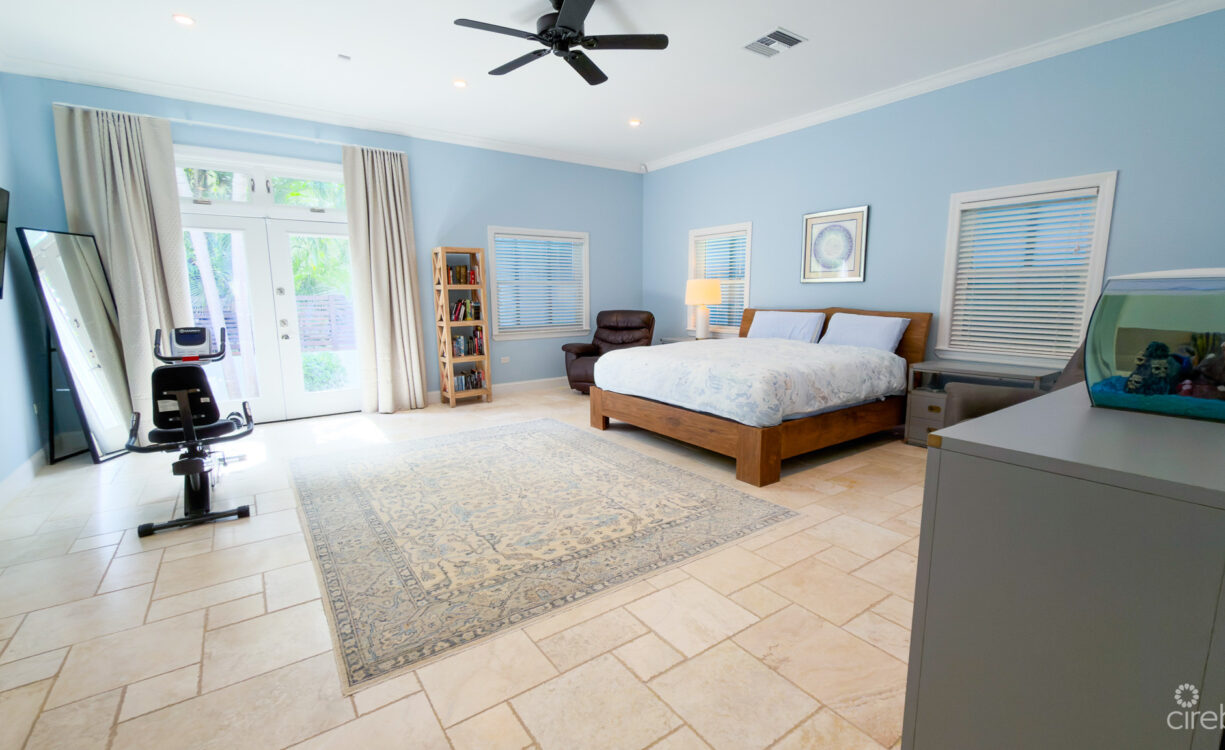 SEVEN MILE BEACH CORRIDOR FAMILY HOME