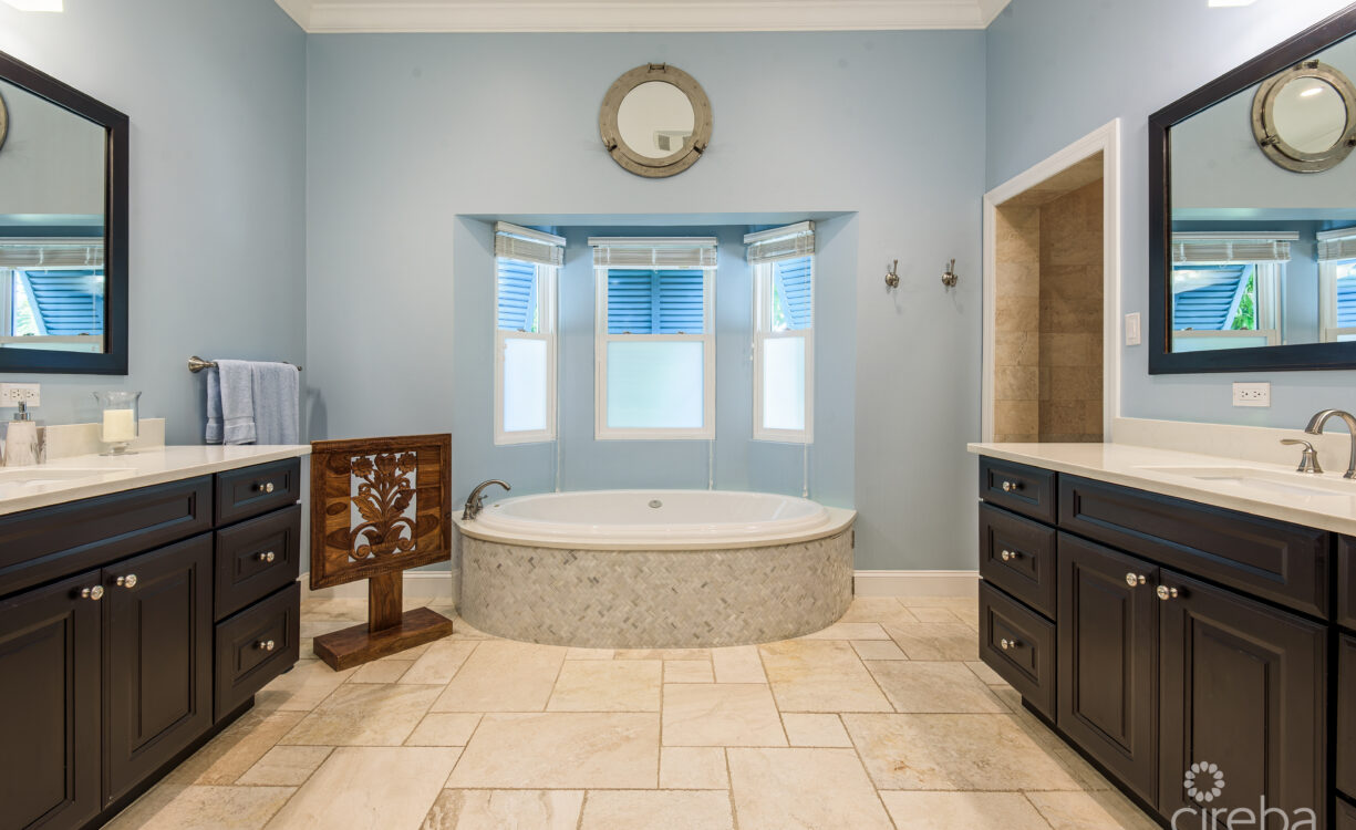 SEVEN MILE BEACH CORRIDOR FAMILY HOME
