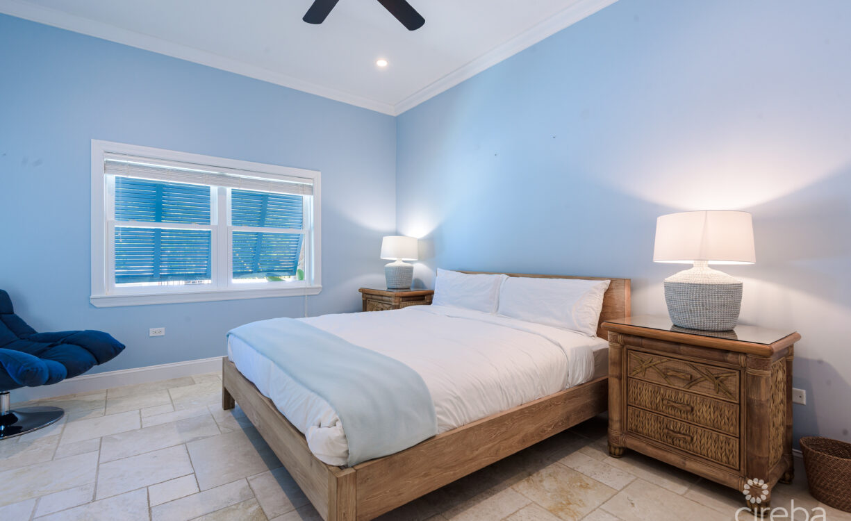 SEVEN MILE BEACH CORRIDOR FAMILY HOME