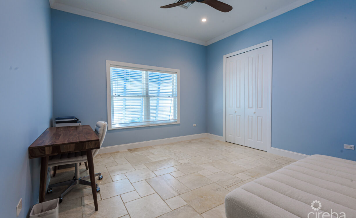 SEVEN MILE BEACH CORRIDOR FAMILY HOME