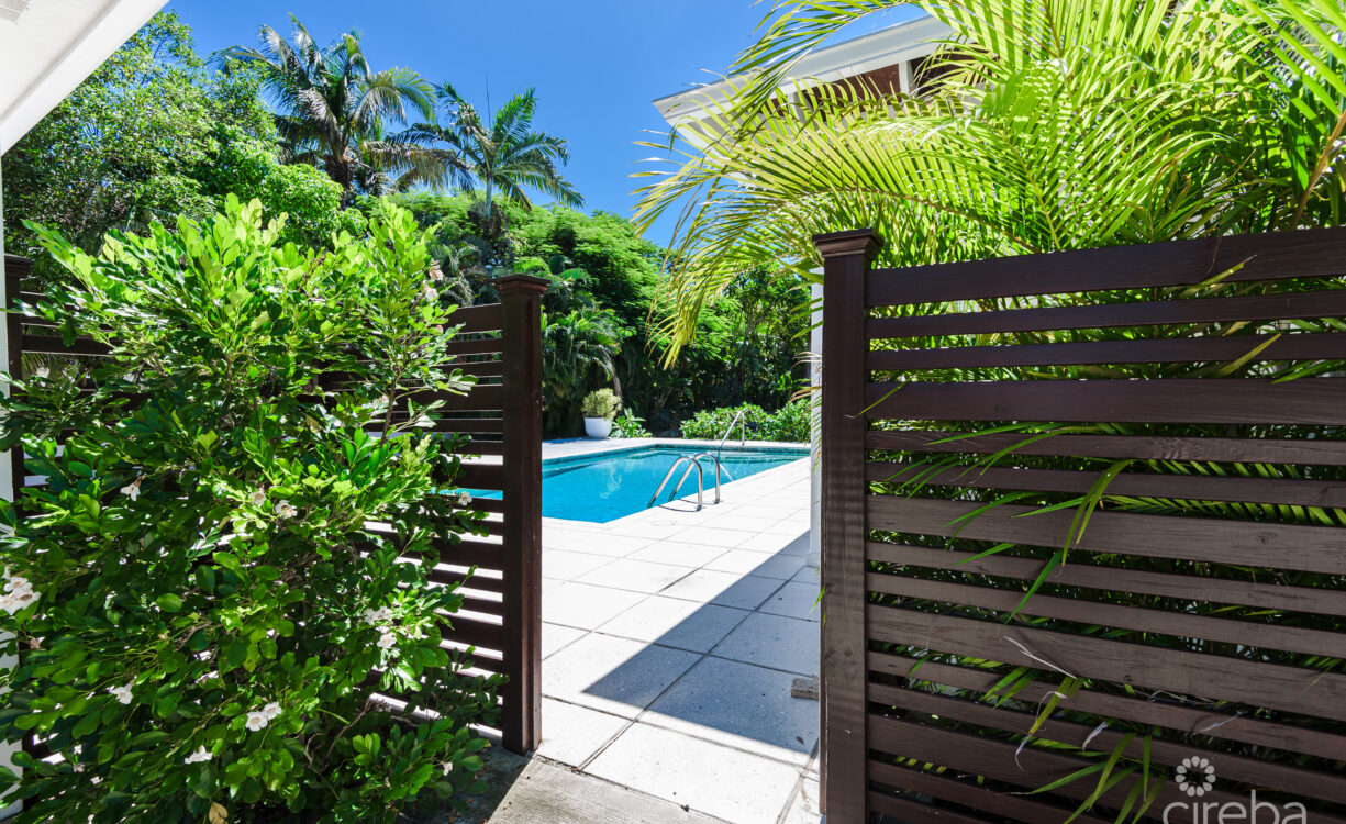 SEVEN MILE BEACH CORRIDOR FAMILY HOME
