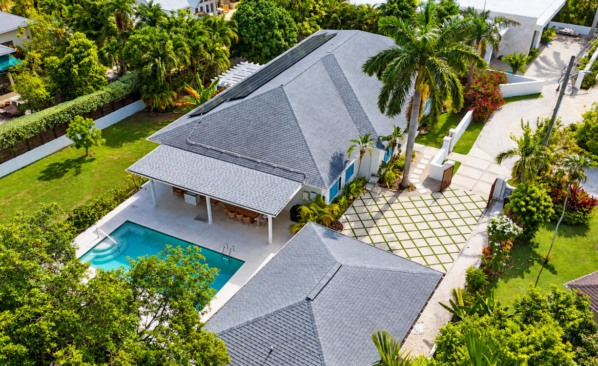 SEVEN MILE BEACH CORRIDOR FAMILY HOME