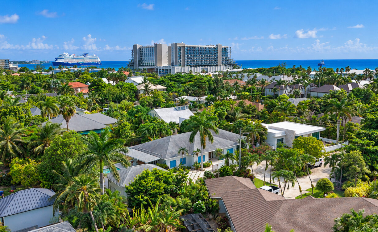 SEVEN MILE BEACH CORRIDOR FAMILY HOME