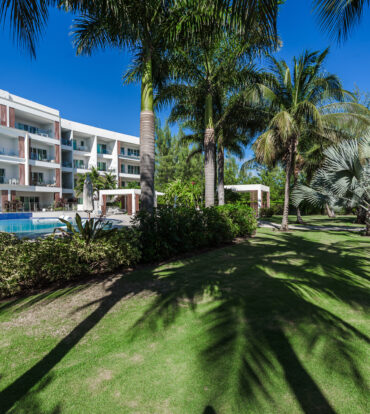 AURA 2 BED PLUS DEN, 2.5 BATH TOWNHOUSE