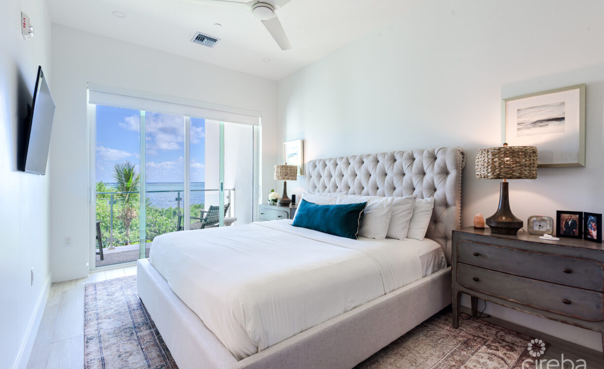 AURA 2 BED PLUS DEN, 2.5 BATH TOWNHOUSE
