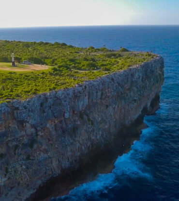 CAYMAN BRAC CORNER LOT WITH OCEAN VIEW
