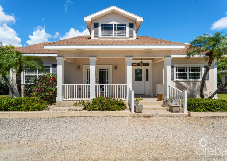 CHARMING SAVANNAH HOME WITH PICTURE PERFECT STREET APPEAL!