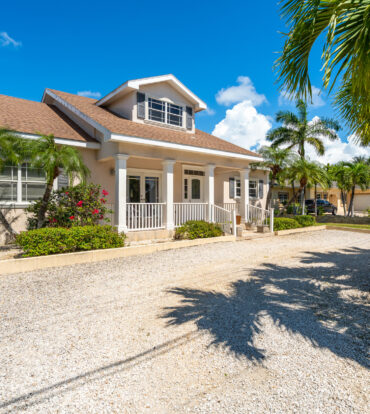 CHARMING SAVANNAH HOME WITH PICTURE PERFECT STREET APPEAL!