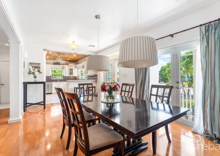 CHARMING SAVANNAH HOME WITH PICTURE PERFECT STREET APPEAL!