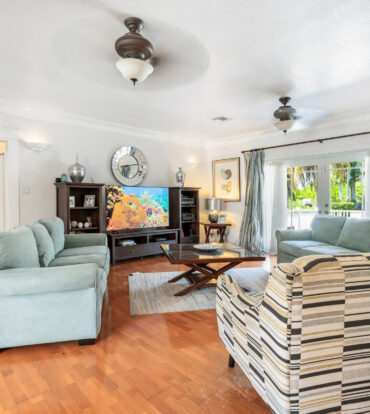 CHARMING SAVANNAH HOME WITH PICTURE PERFECT STREET APPEAL!