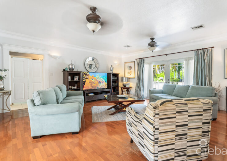 CHARMING SAVANNAH HOME WITH PICTURE PERFECT STREET APPEAL!