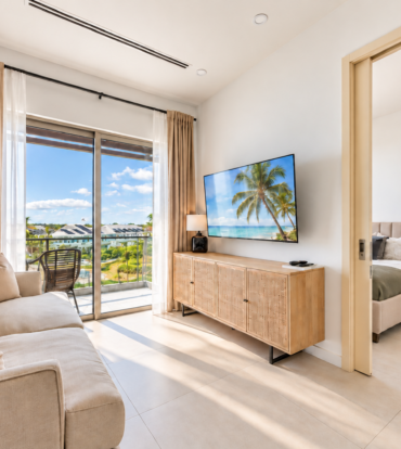 HARBOUR WALK 211, 1 BED + DEN