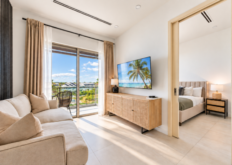 HARBOUR WALK 211, 1 BED + DEN