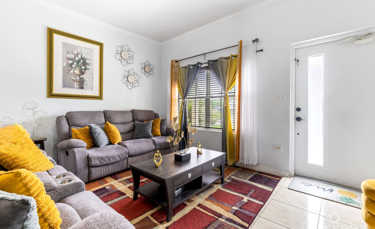56 FAITH AVENUE - 3 BED / 2 BATH SINGLE FAMILY HOME