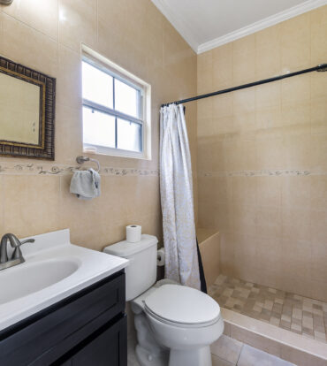 56 FAITH AVENUE - 3 BED / 2 BATH SINGLE FAMILY HOME