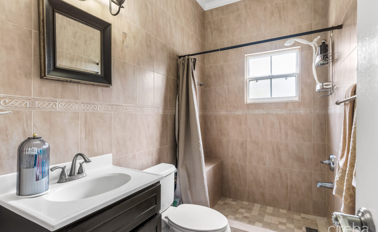 56 FAITH AVENUE - 3 BED / 2 BATH SINGLE FAMILY HOME