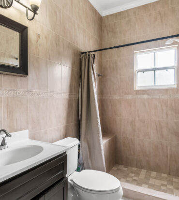 56 FAITH AVENUE - 3 BED / 2 BATH SINGLE FAMILY HOME