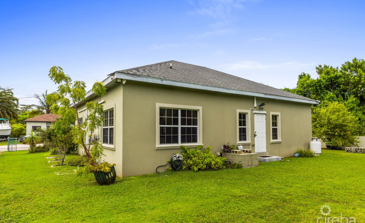 56 FAITH AVENUE - 3 BED / 2 BATH SINGLE FAMILY HOME