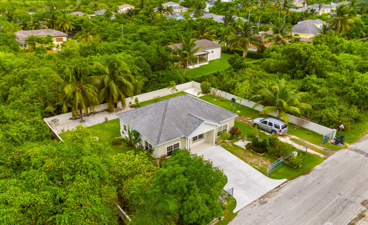 56 FAITH AVENUE - 3 BED / 2 BATH SINGLE FAMILY HOME