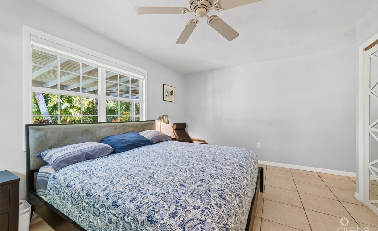 RARE DOUBLE-LOT OASIS BUNGALOW  WITH POOL IN SNUG HARBOUR