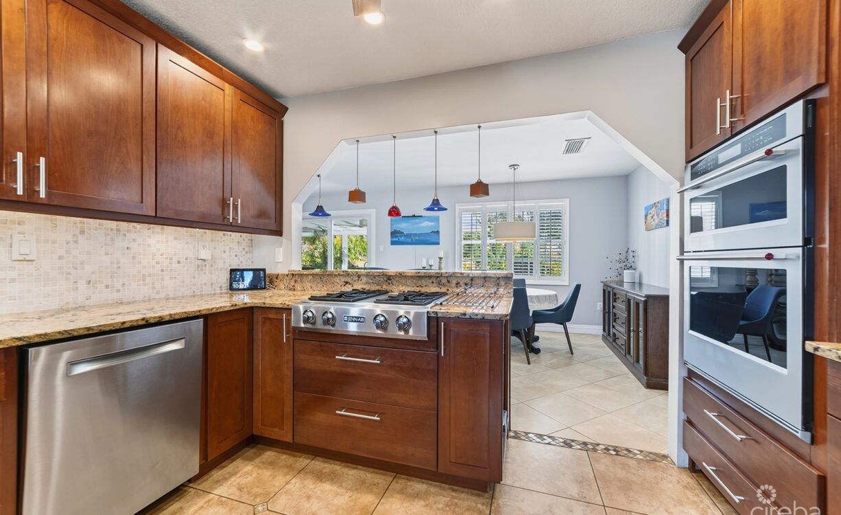 RARE DOUBLE-LOT OASIS BUNGALOW  WITH POOL IN SNUG HARBOUR