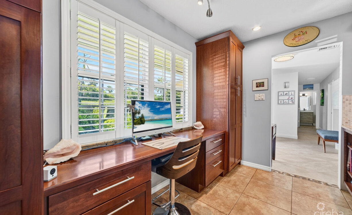 RARE DOUBLE-LOT OASIS BUNGALOW  WITH POOL IN SNUG HARBOUR