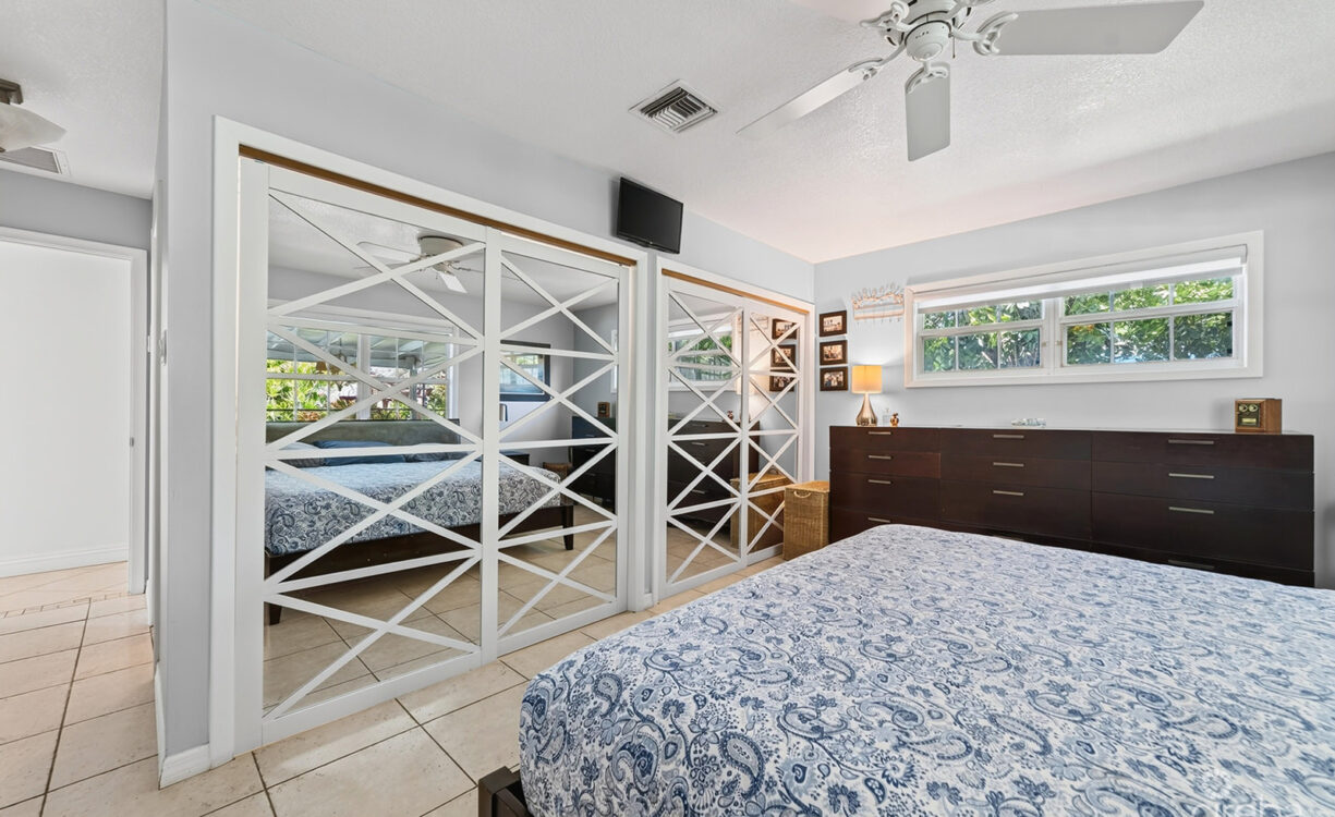 RARE DOUBLE-LOT OASIS BUNGALOW  WITH POOL IN SNUG HARBOUR