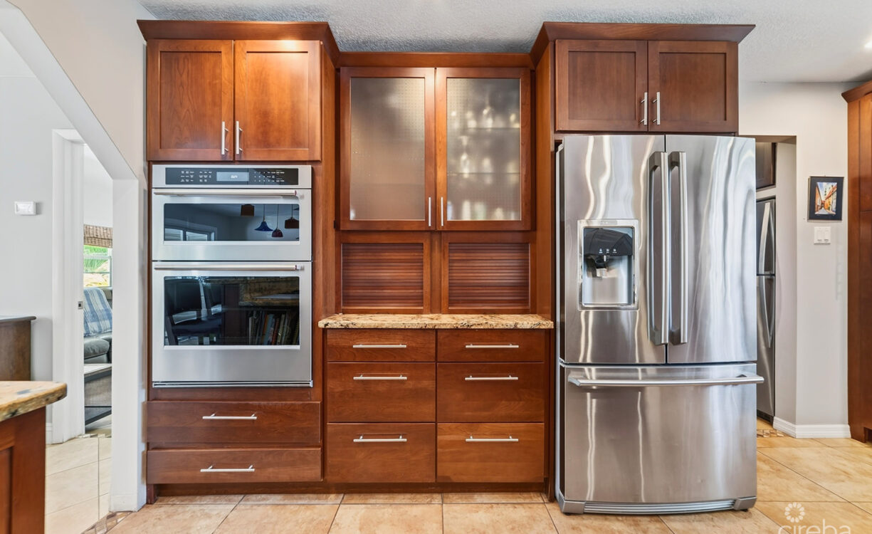 RARE DOUBLE-LOT OASIS BUNGALOW  WITH POOL IN SNUG HARBOUR