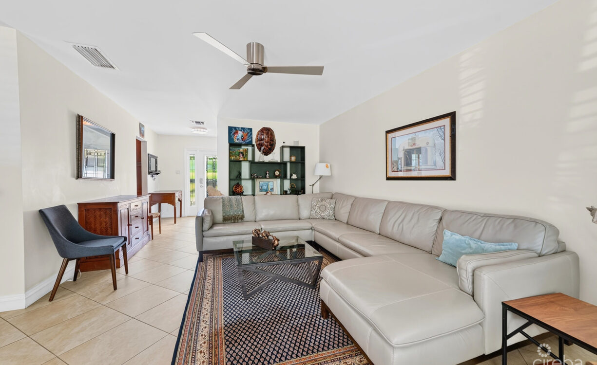 RARE DOUBLE-LOT OASIS BUNGALOW  WITH POOL IN SNUG HARBOUR