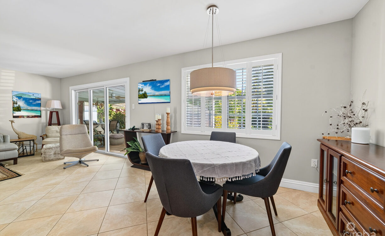 RARE DOUBLE-LOT OASIS BUNGALOW  WITH POOL IN SNUG HARBOUR