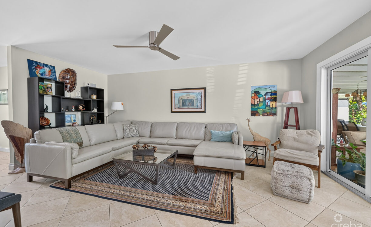 RARE DOUBLE-LOT OASIS BUNGALOW  WITH POOL IN SNUG HARBOUR